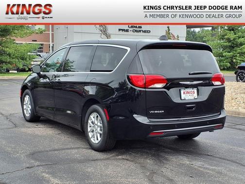 2025 Chrysler Voyager LX