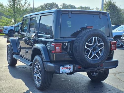 2025 Jeep Wrangler 4-Door Sahara 4x4