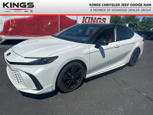 Wind Chill Pearl/Midnight Black Metallic 2025 Toyota Camry XSE