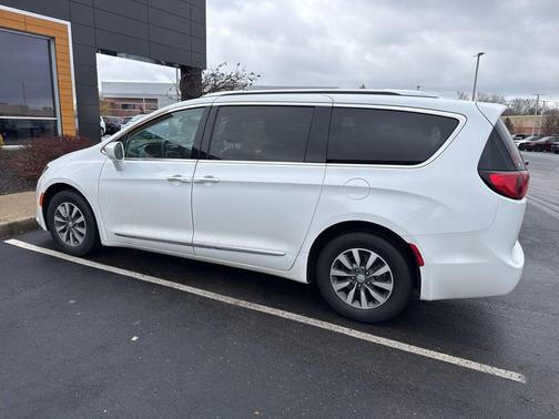 2020 Chrysler Pacifica Touring-L Plus