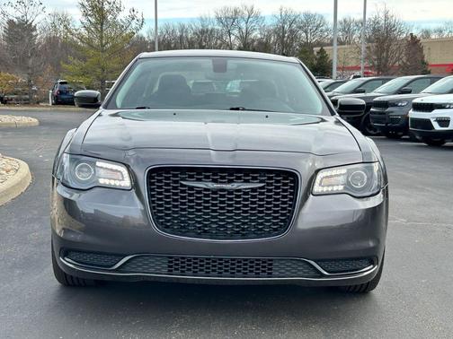 2023 Chrysler 300 Touring