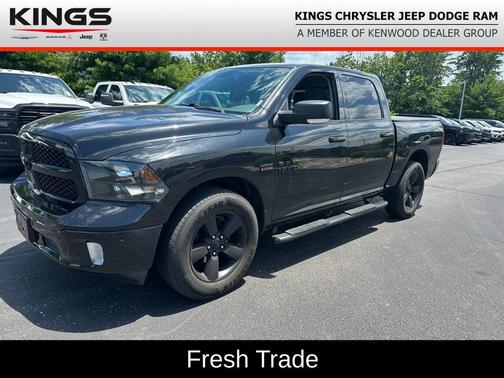 Brilliant Black Crystal Pearlcoat 2018 RAM 1500 Big Horn