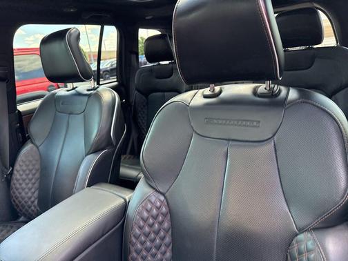 Diamond Black Crystal Pearlcoat 2023 Jeep Grand Cherokee Summit