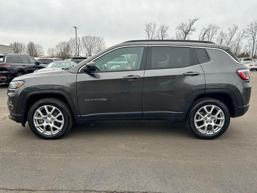 2023 Jeep Compass Latitude Lux