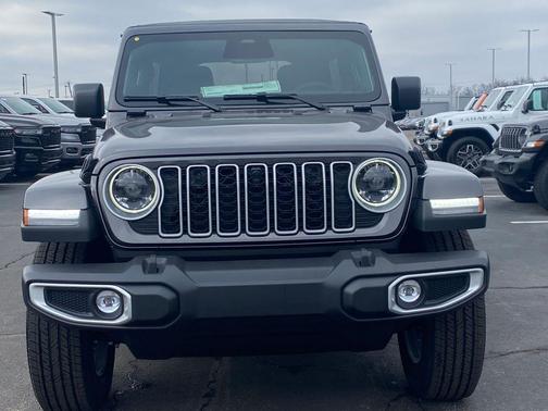 2026 Jeep Wrangler 4-Door Sahara 4x4