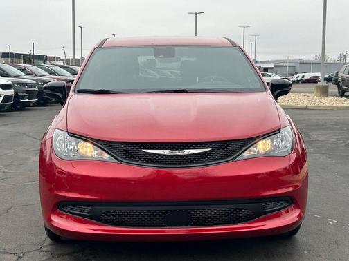 2026 Chrysler Voyager LX