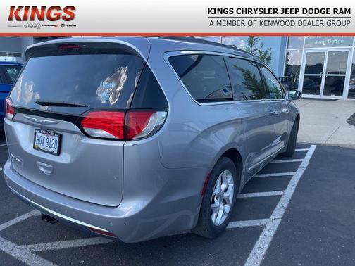 2017 Chrysler Pacifica Touring-L