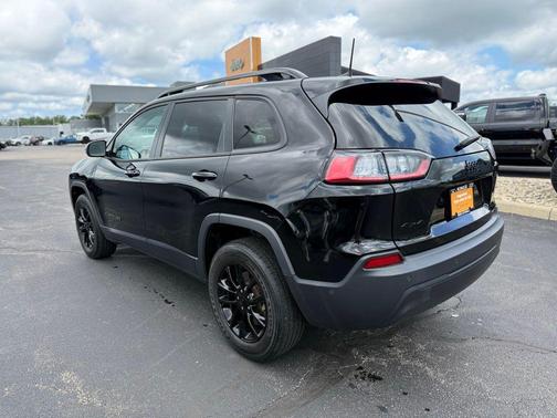 Diamond Black Crystal Pearlcoat 2023 Jeep Cherokee Altitude