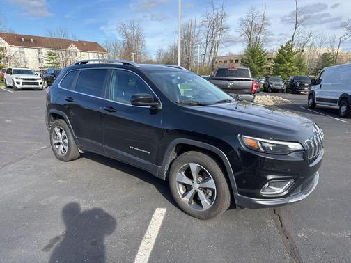 Diamond Black Crystal Pearlcoat 2019 Jeep Cherokee Limited