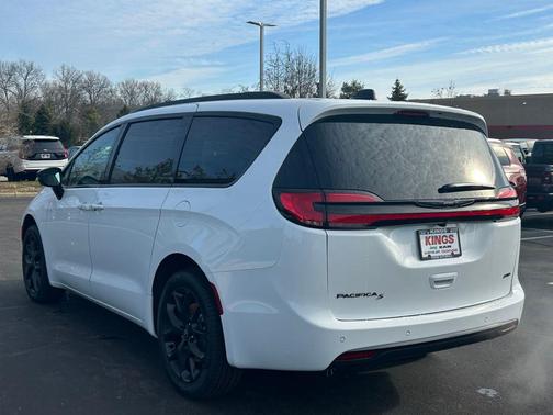 2026 Chrysler Pacifica L