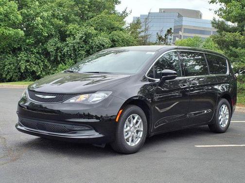 2025 Chrysler Voyager LX