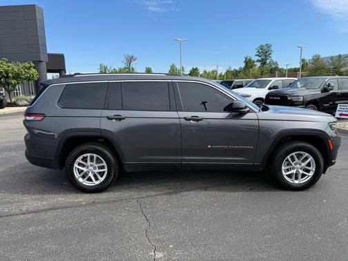 Baltic Gray Metallic Clearcoat 2023 Jeep Grand Cherokee L Laredo