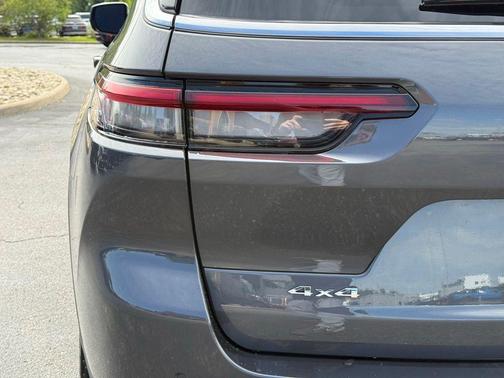 Baltic Gray Metallic Clearcoat 2023 Jeep Grand Cherokee L Laredo