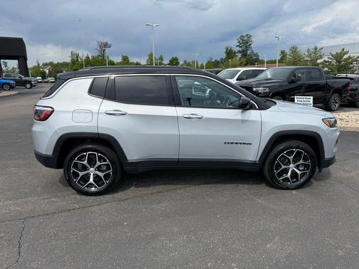 Silver Zynith Metallic Clearcoat 2024 Jeep Compass Limited