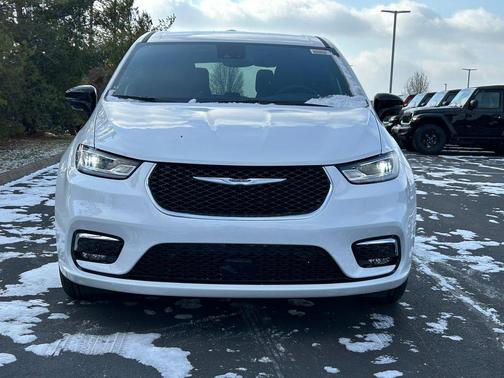 2026 Chrysler Pacifica L