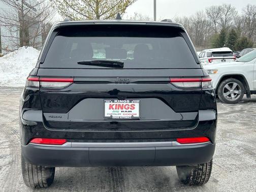 Diamond Black Crystal Pearlcoat 2026 Jeep Grand Cherokee Limited
