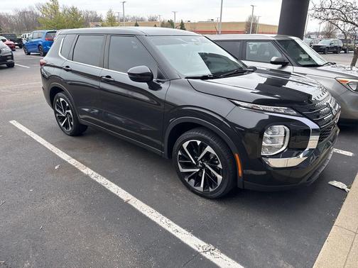 Black Diamond 2022 Mitsubishi Outlander ES 2.5 S-AWC