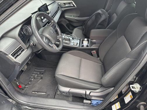 Black Diamond 2022 Mitsubishi Outlander ES 2.5 S-AWC