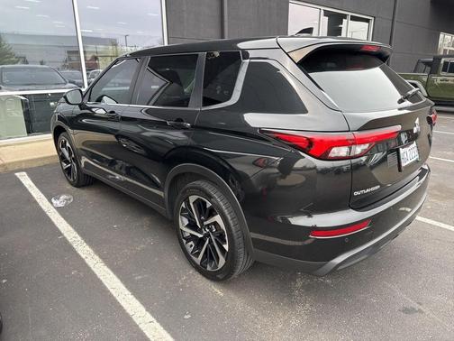 Black Diamond 2022 Mitsubishi Outlander ES 2.5 S-AWC