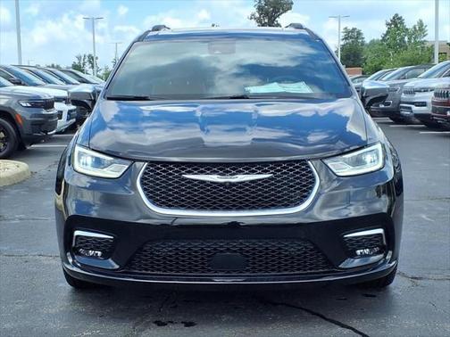 2025 Chrysler Pacifica L