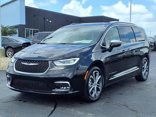 2025 Chrysler Pacifica L