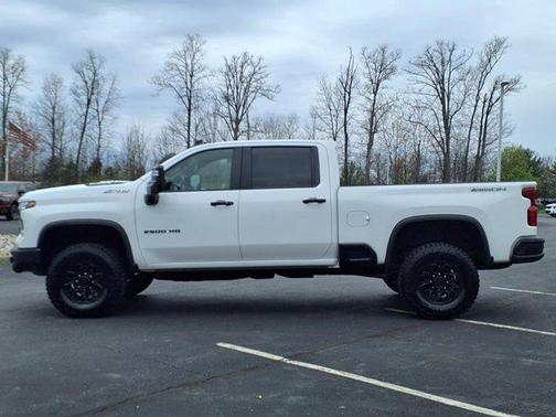 2024 Chevrolet Silverado 2500 4WD Crew Cab Standard Bed ZR2