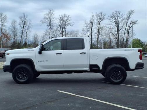 2024 Chevrolet Silverado 2500 4WD Crew Cab Standard Bed ZR2