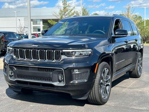 Diamond Black Crystal Pearlcoat 2023 Jeep Grand Cherokee L Overland