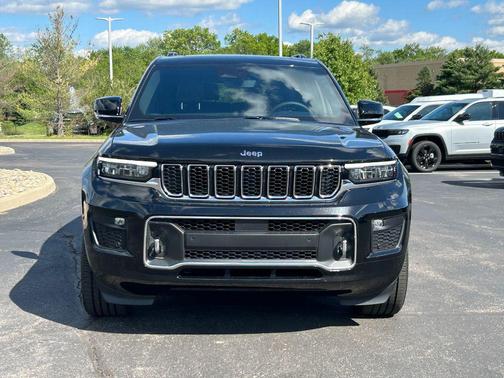 Diamond Black Crystal Pearlcoat 2023 Jeep Grand Cherokee L Overland