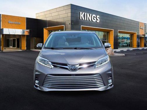 2020 Toyota Sienna XLE