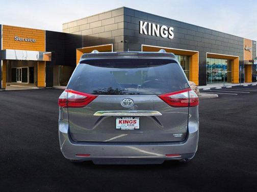 2020 Toyota Sienna XLE