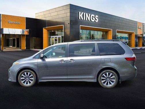 2020 Toyota Sienna XLE