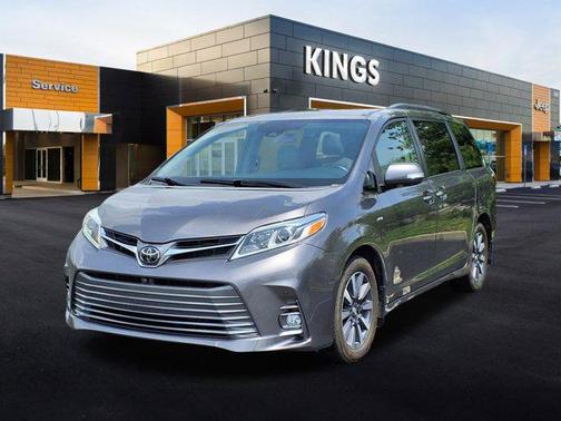 2020 Toyota Sienna XLE