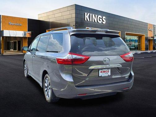 2020 Toyota Sienna XLE