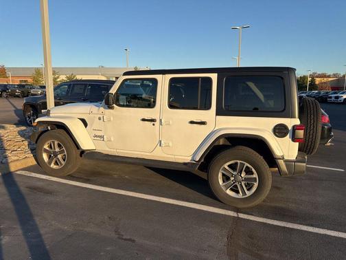 2023 Jeep Wrangler 4-Door Sahara 4x4