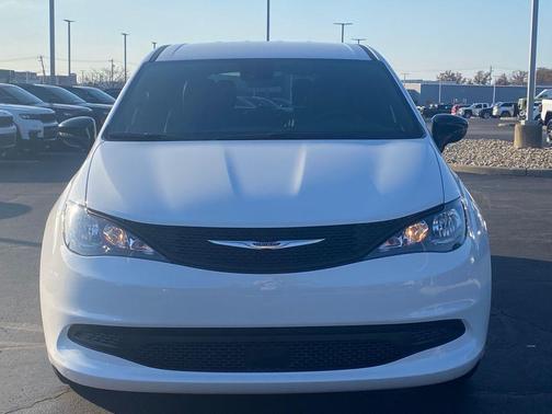 2026 Chrysler Voyager LX