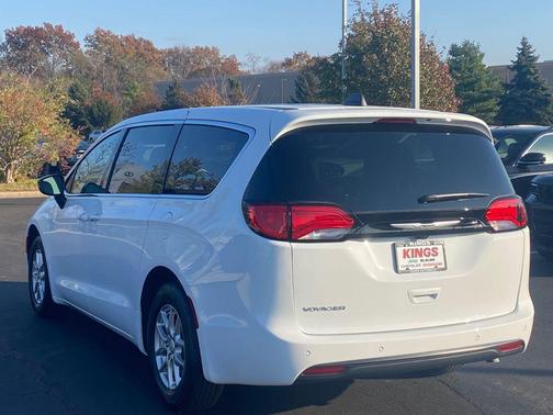 2026 Chrysler Voyager LX