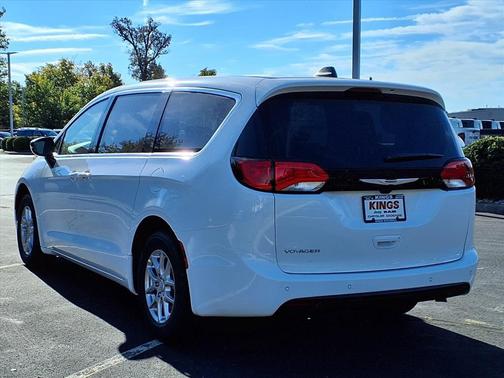 2026 Chrysler Voyager LX
