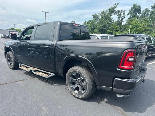 Diamond Black Crystal Pearlcoat 2025 RAM 1500 Big Horn/Lone Star