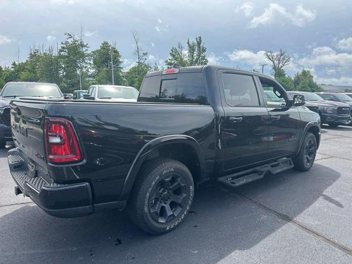 Diamond Black Crystal Pearlcoat 2025 RAM 1500 Big Horn/Lone Star