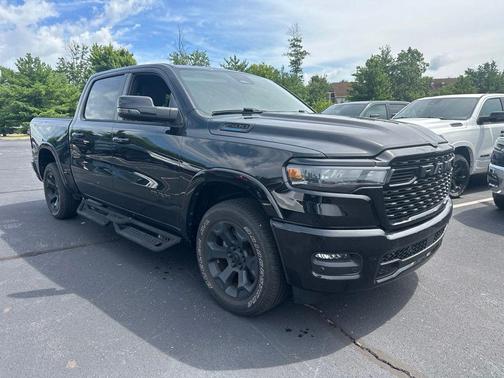 Diamond Black Crystal Pearlcoat 2025 RAM 1500 Big Horn/Lone Star