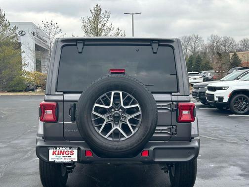 2026 Jeep Wrangler 4-Door Sahara 4x4