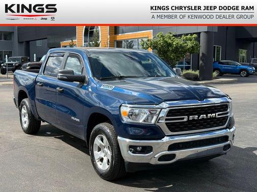 Patriot Blue Pearlcoat 2023 RAM 1500 Big Horn/Lone Star