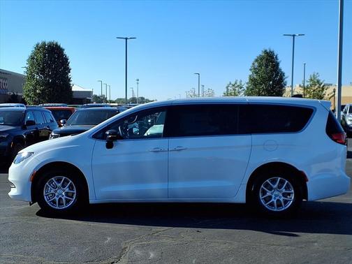 2026 Chrysler Voyager LX