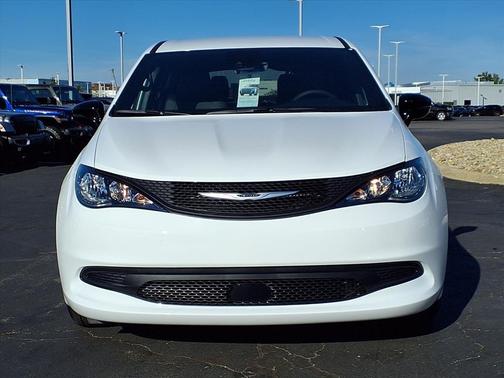 2026 Chrysler Voyager LX