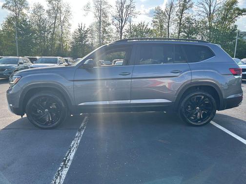 Platinum Gray Metallic 2021 Volkswagen Atlas 3.6L SE w/Technology