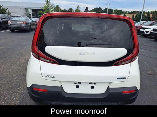 Snow White Pearl 2022 Kia Soul EX