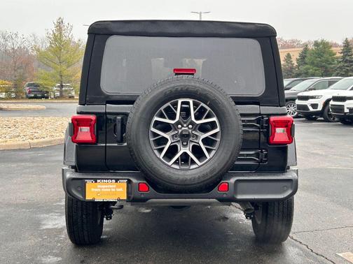 2024 Jeep Wrangler 4-Door Sahara 4x4