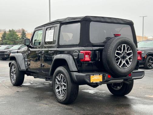 2024 Jeep Wrangler 4-Door Sahara 4x4