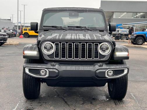 2024 Jeep Wrangler 4-Door Sahara 4x4